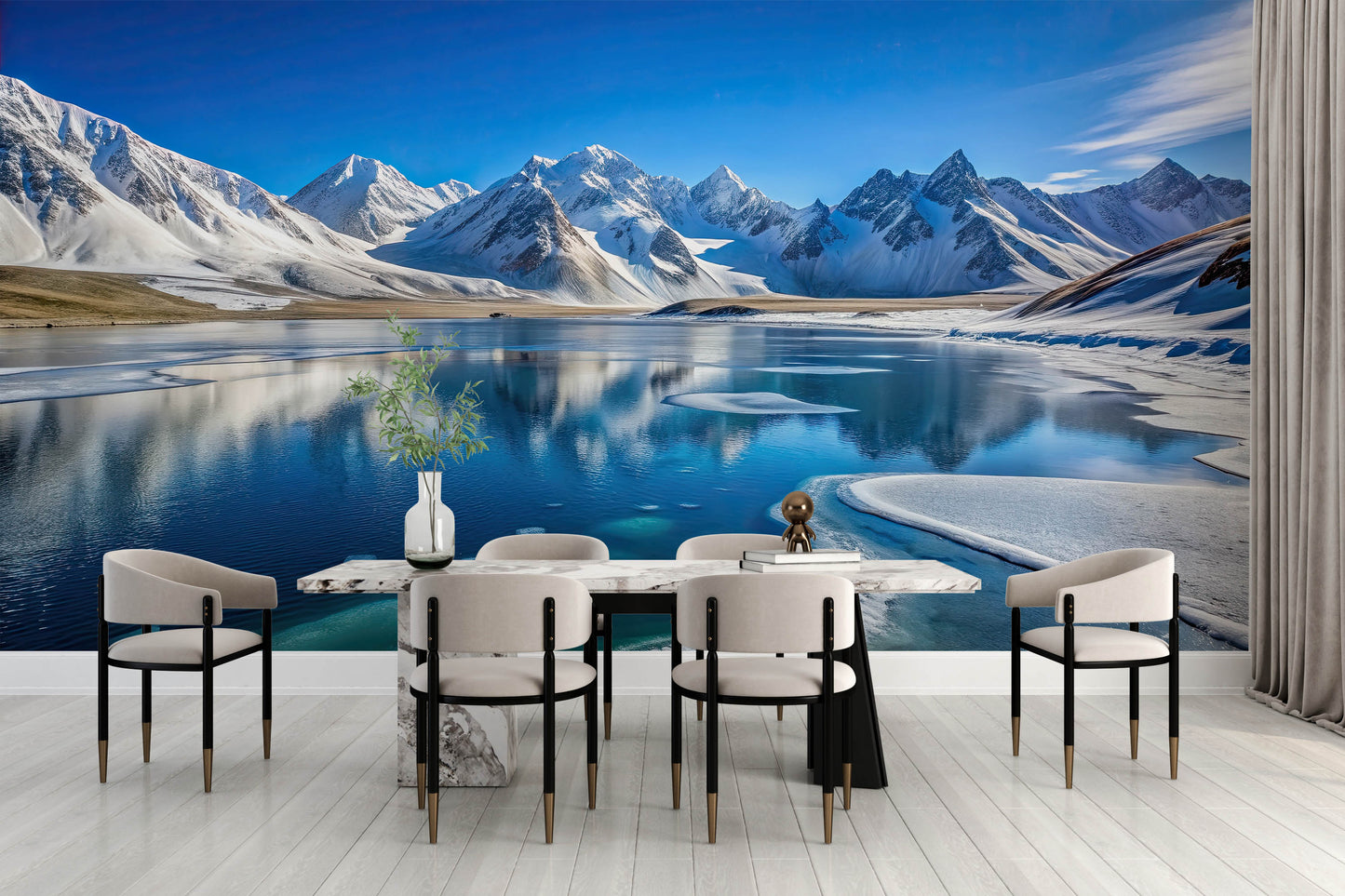 Montañas Nevadas y Lago