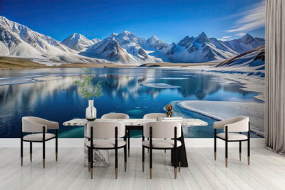 Montañas Nevadas y Lago