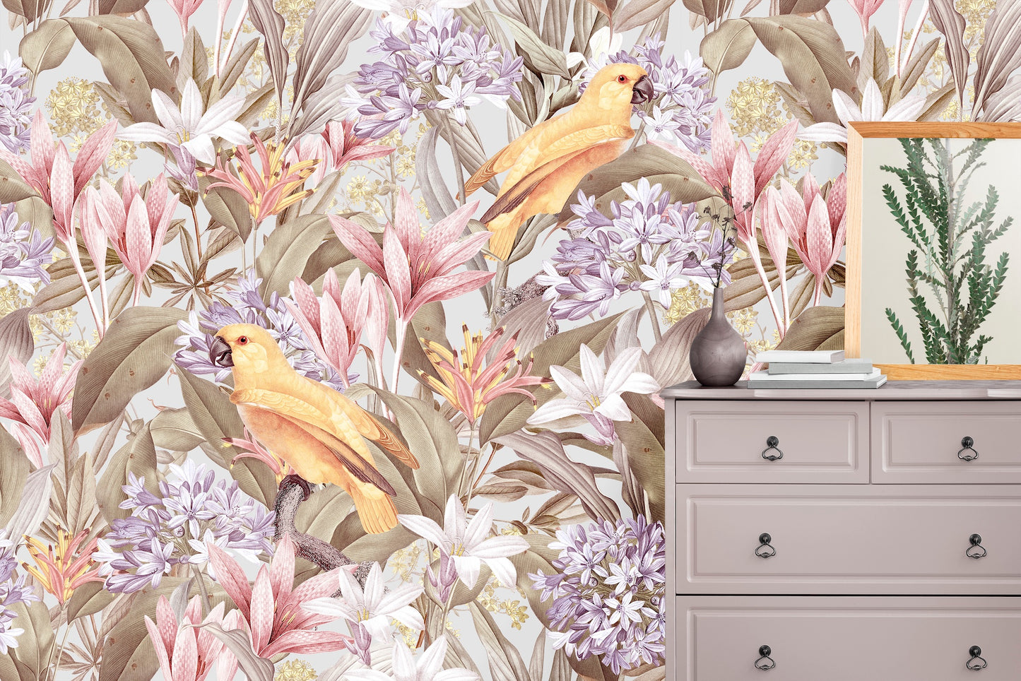 Loro Amarillo y Plantas Tropicales