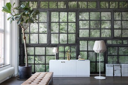 Ventanas de Madera Negra con Vista al Jardín