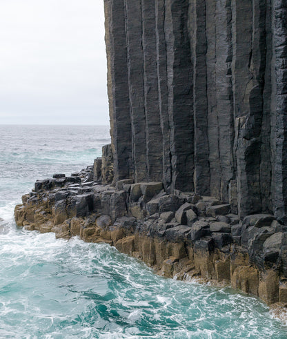 Paisaje Isla Staffa, Escocia