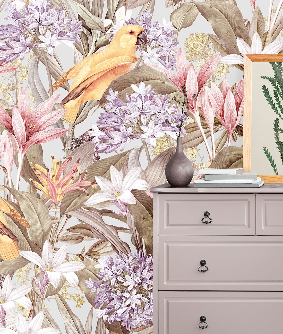 Loro Amarillo y Plantas Tropicales