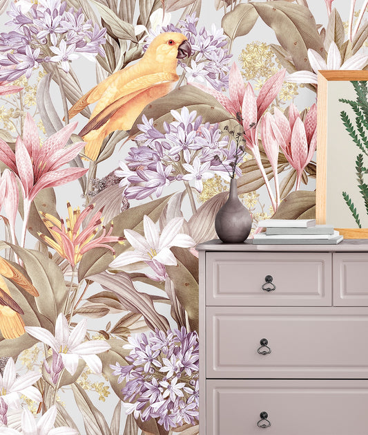 Loro Amarillo y Plantas Tropicales