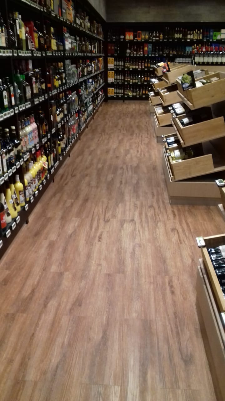 Piso Duela Vinílica Luxury Vinyl Tile 5mm Loose Lay Desert Wood